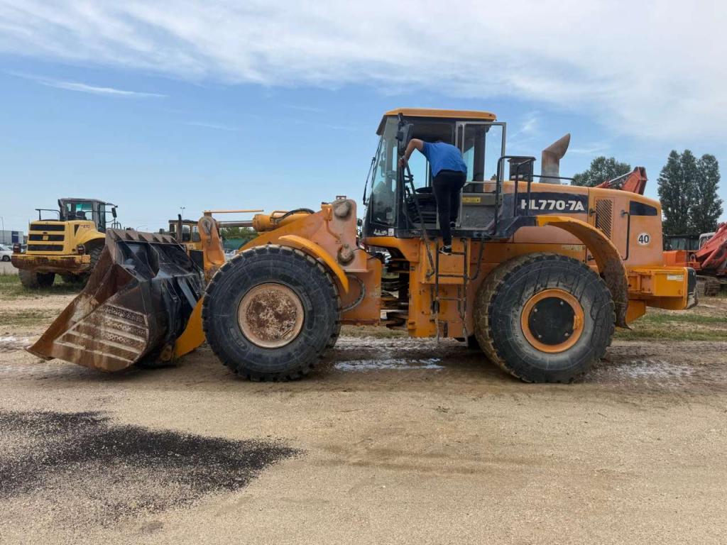 Hyundai HL770-7A Photo 9
