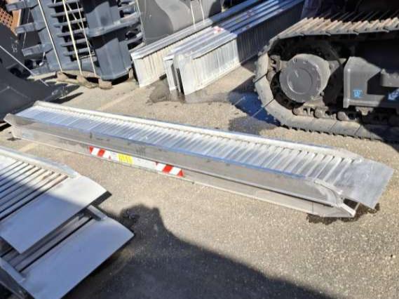 Loading ramp Photo 1