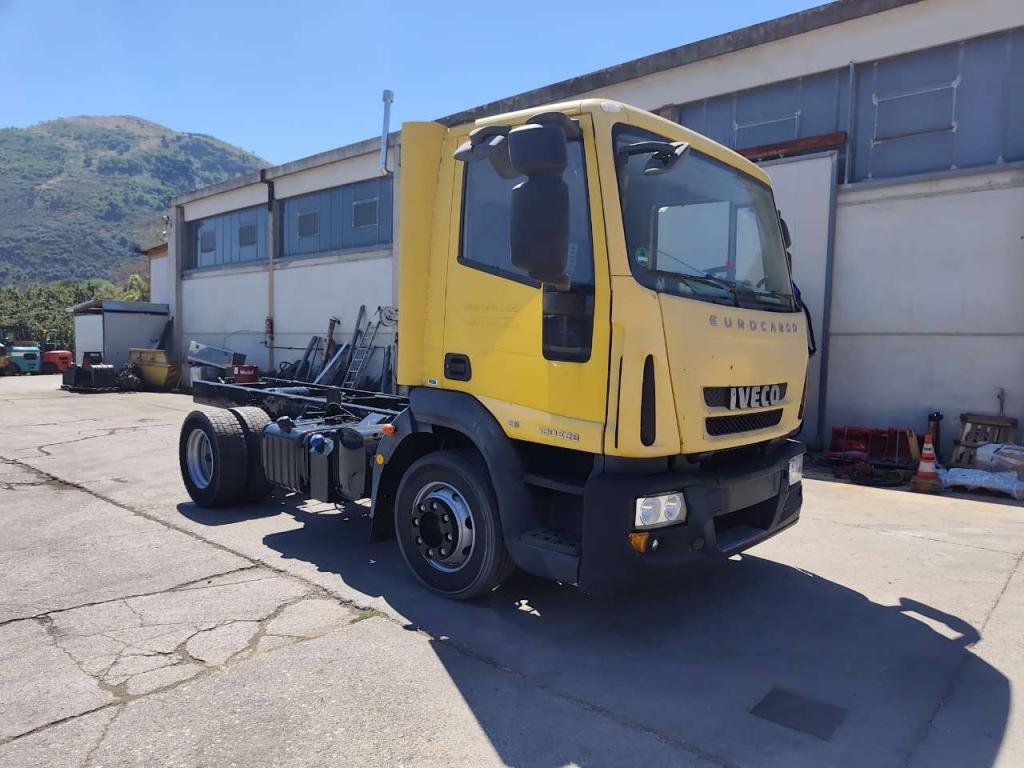 Iveco EUROCARGO 120E28P Photo 23