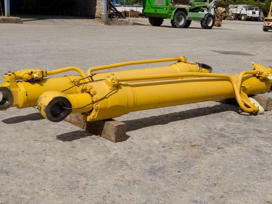 Komatsu PC240LC-6 Photo 1