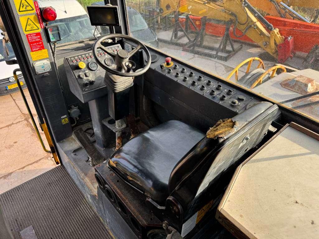 Atlas Copco Boomer XE3C - 1000V / COP 3084 Drills Photo 9