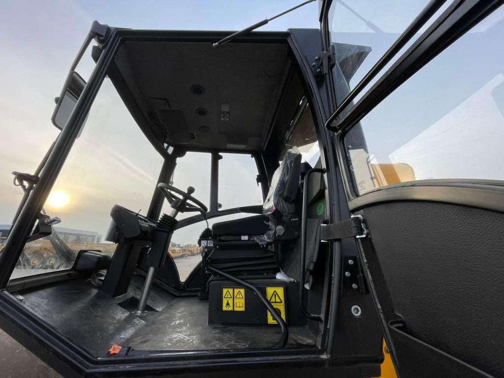 JCB VM166D (15.5t) Photo 17