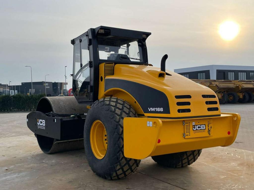 JCB VM166D (15.5t) Photo 3