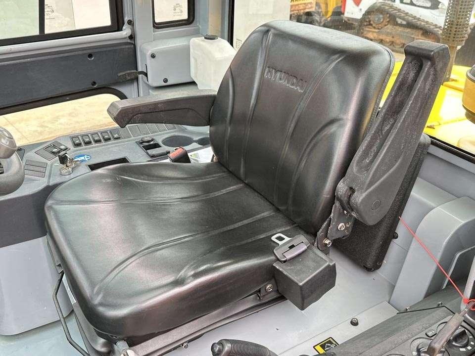 Hyundai 80D-7E Photo 16