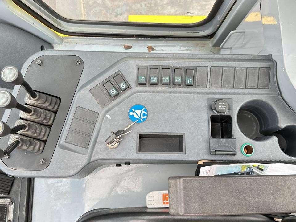 Hyundai 80D-7E Photo 18