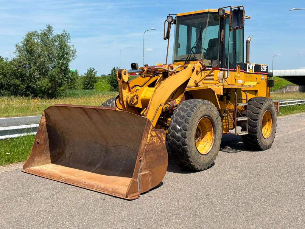 Caterpillar 928F Photo 2