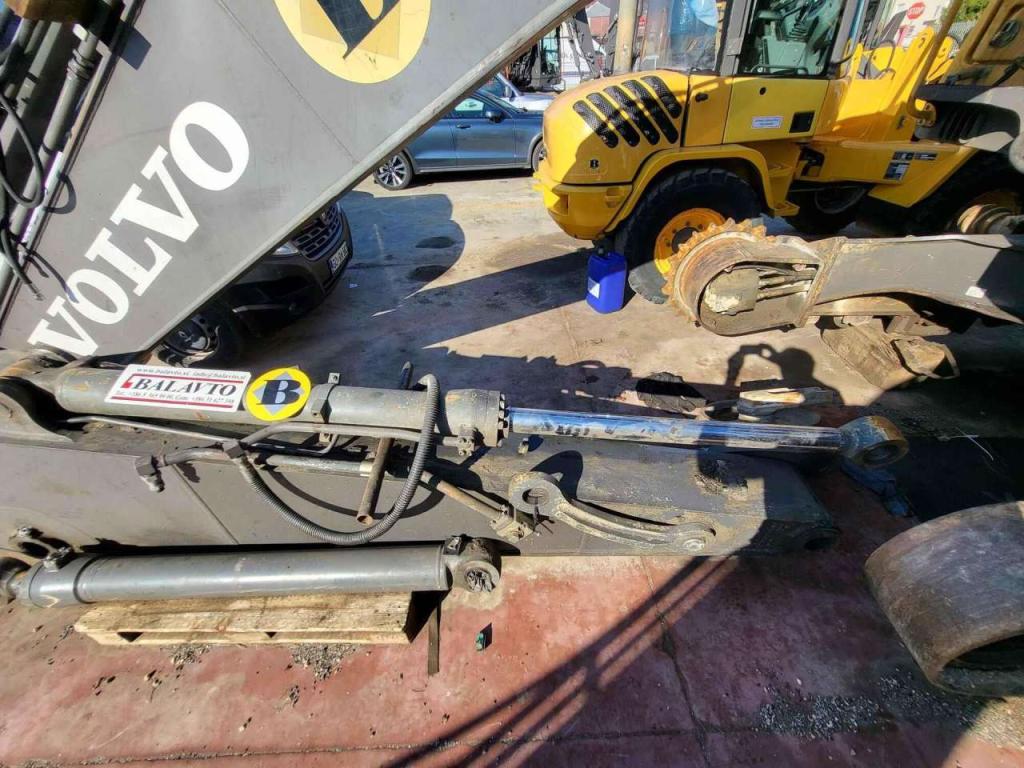 Volvo digging arm cylinder 14534532 for Volvo EC200D, EC200E, EC210C... Photo 1
