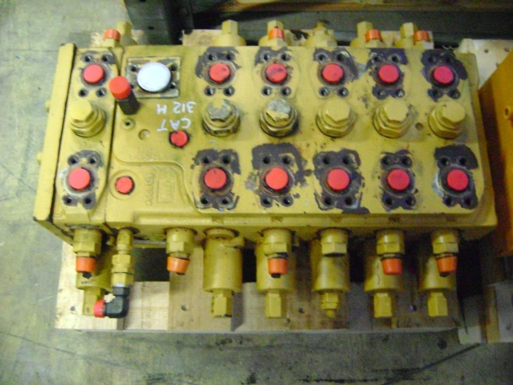 Hydraulic distributor for Caterpillar M 312 Photo 1