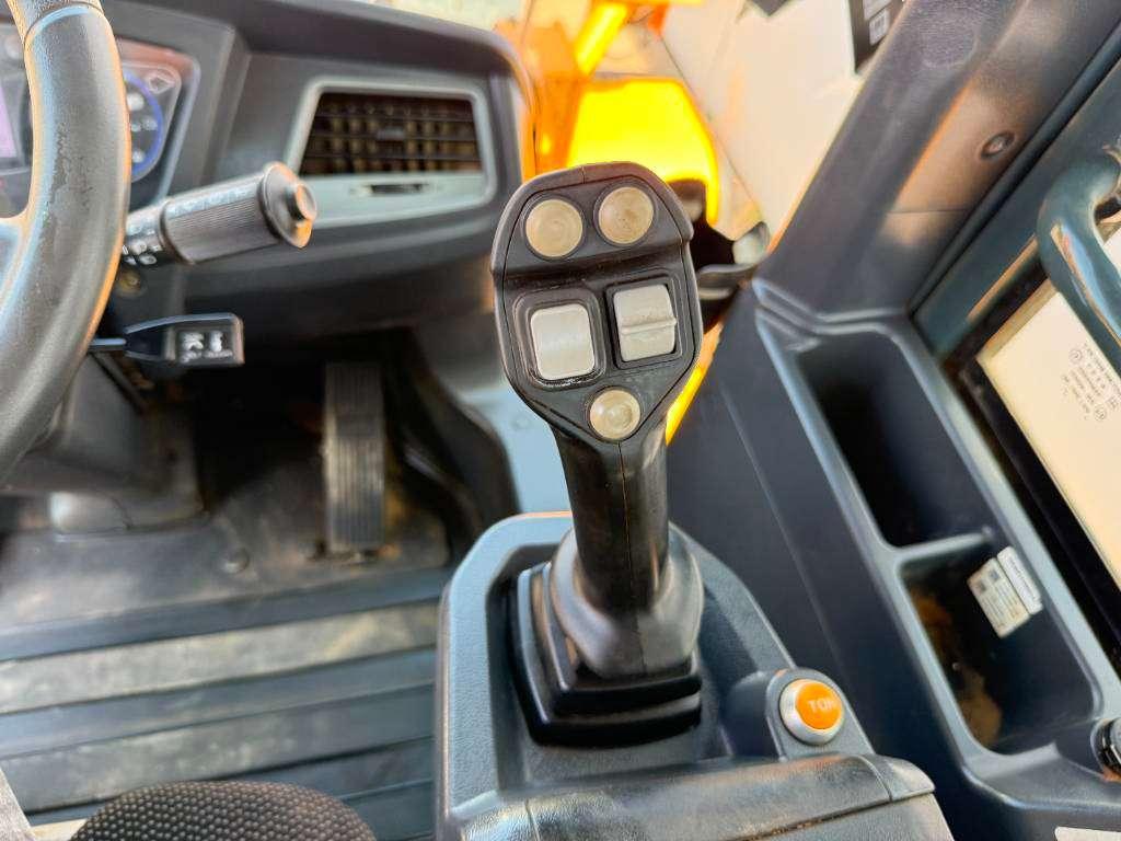 Hyundai HL940A - Weight System / Automatic Greasing Photo 10