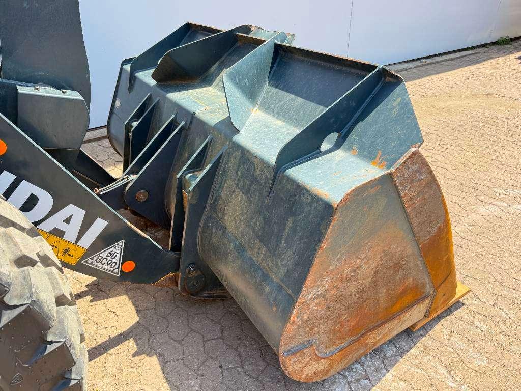 Hyundai HL940A - Weight System / Automatic Greasing Photo 19