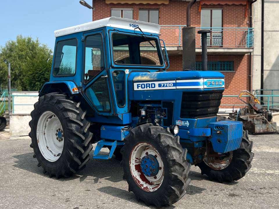 Ford 7700 4X4 Photo 11