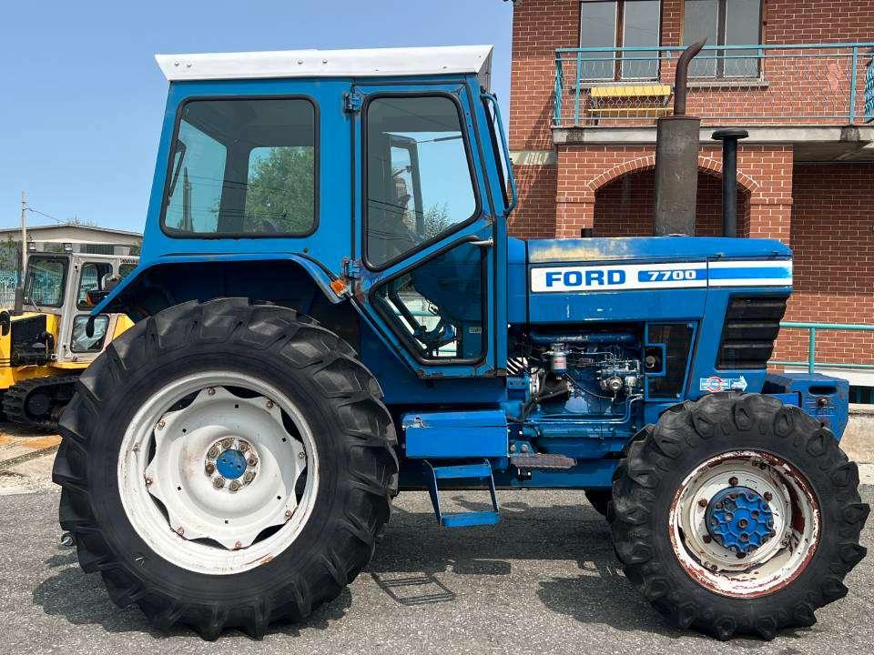 Ford 7700 4X4 Photo 14