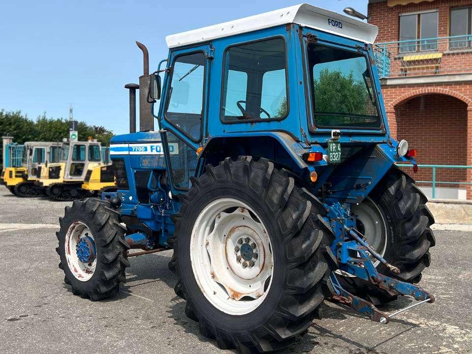 Ford 7700 4X4 Photo 3