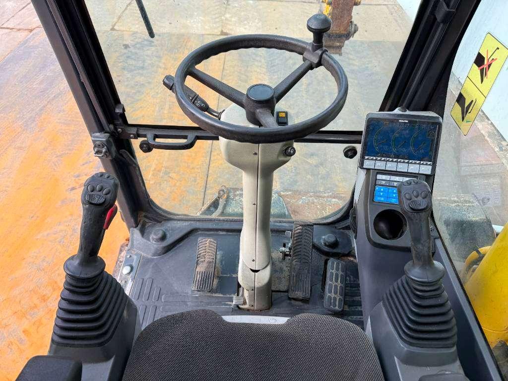 Komatsu PW160-8 - Triple Boom / Blade / Hammer Lines Photo 9