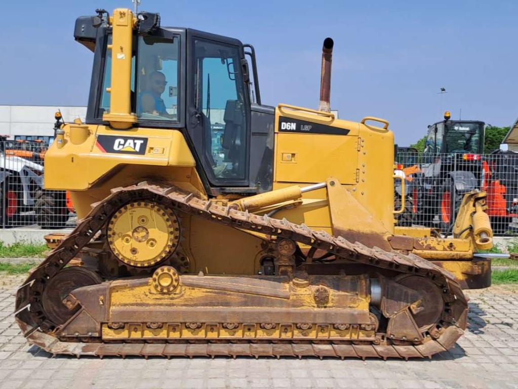 Caterpillar D6N LGP Photo 6