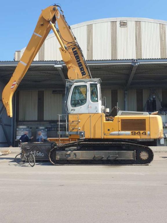 Liebherr R944C Photo 1