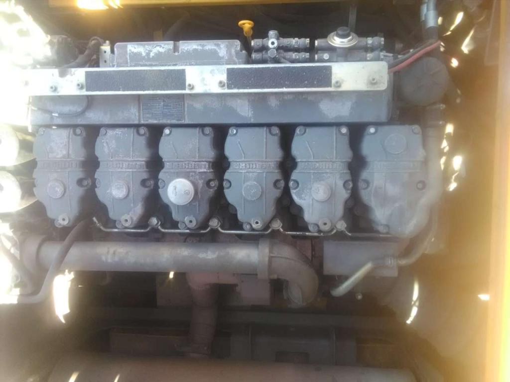 Liebherr R944C Photo 4