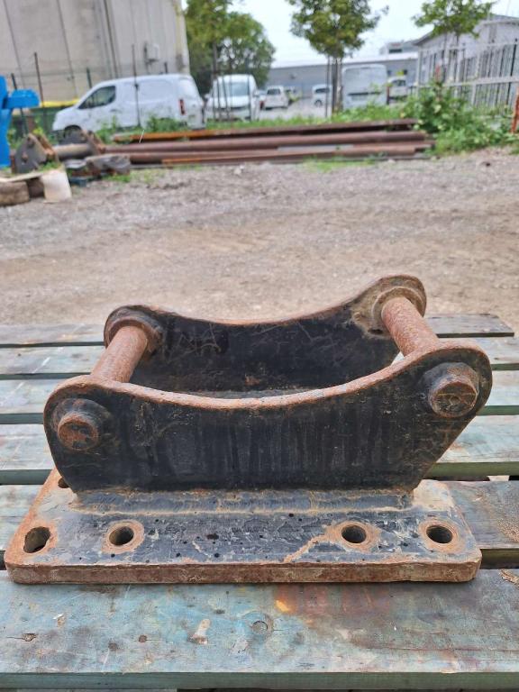 UNI40 for 5-7 ton excavators Attachment plate Photo 5