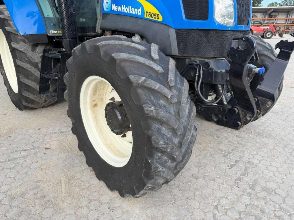 New Holland T6050 Photo 10