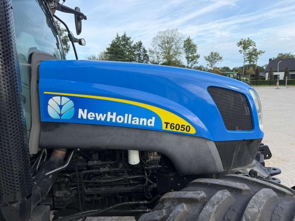 New Holland T6050 Photo 12