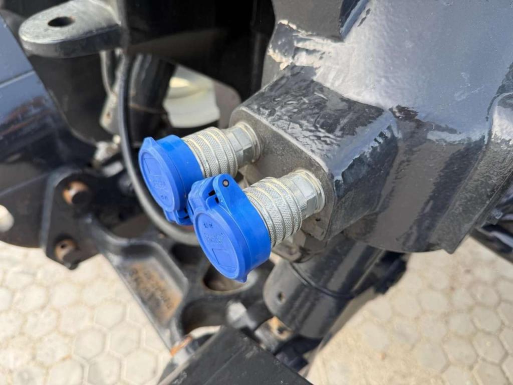 New Holland T6050 Photo 17