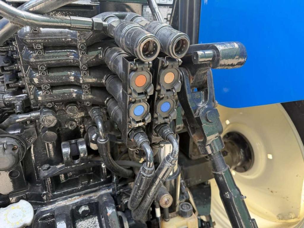 New Holland T6050 Photo 18