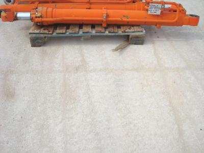 Lifting piston for Fiat Hitachi FH 200 sold by OLM 90 Srl