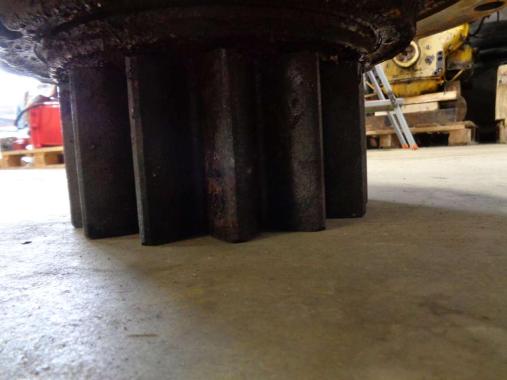 Swing drive for Hitachi Zx 280-3 Photo 3