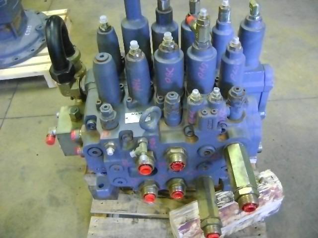 Hydraulic distributor for New Holland E 385 Photo 1