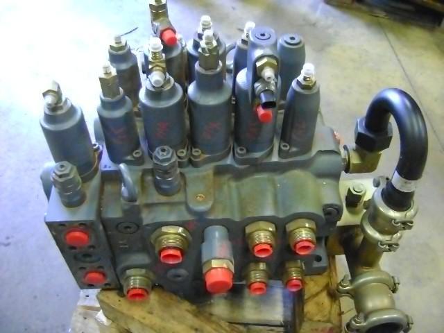 Hydraulic distributor for New Holland E 385 Photo 2
