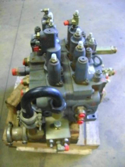 Hydraulic distributor for New Holland E 385 Photo 3