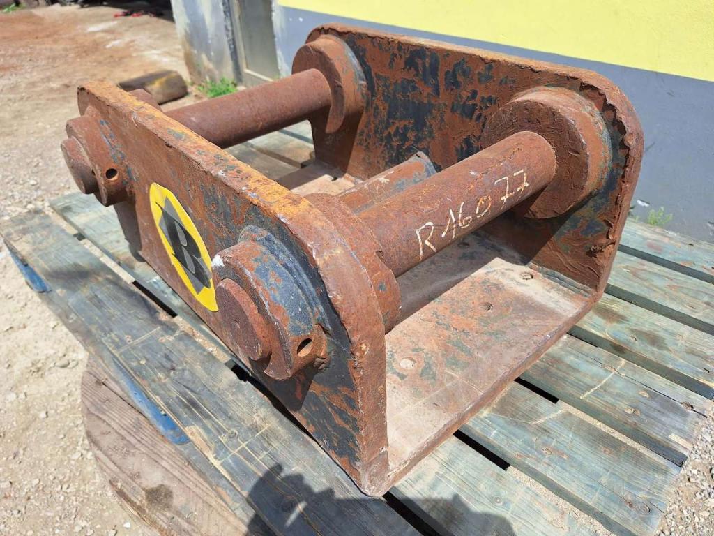UNI80 for 20-25 ton excavators Attachment plate Photo 3