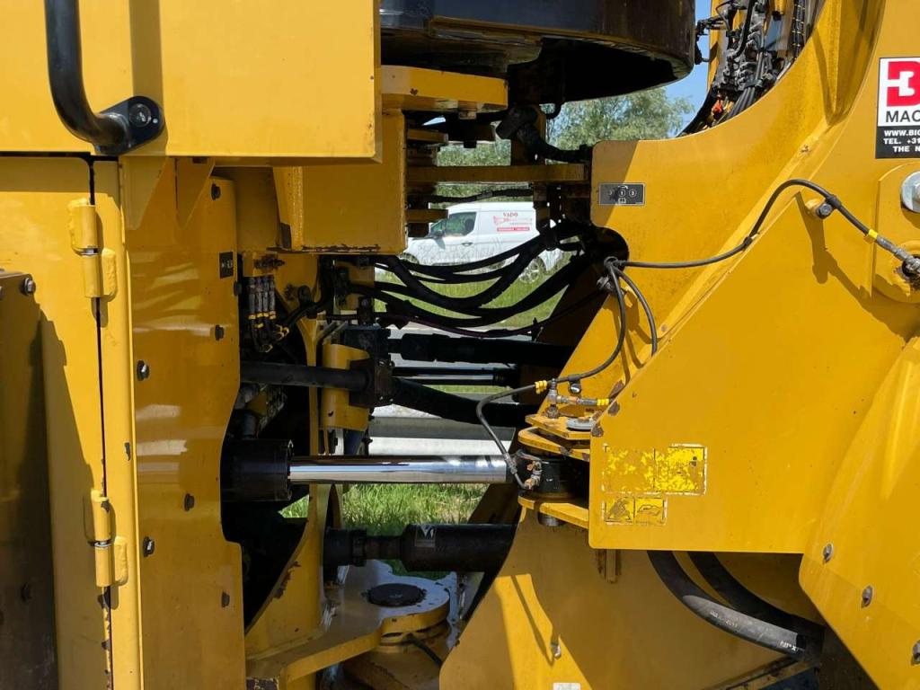 Caterpillar 972M Photo 16