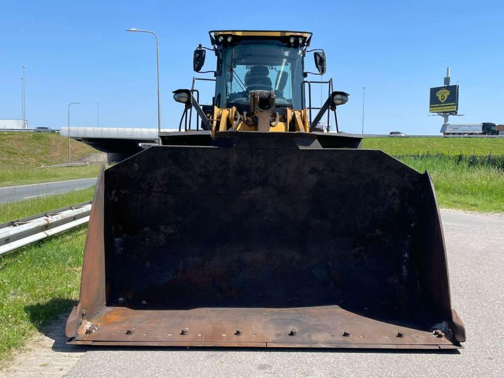 Caterpillar 972M Photo 8