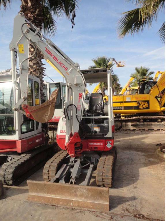 Takeuchi TB230T Photo 1