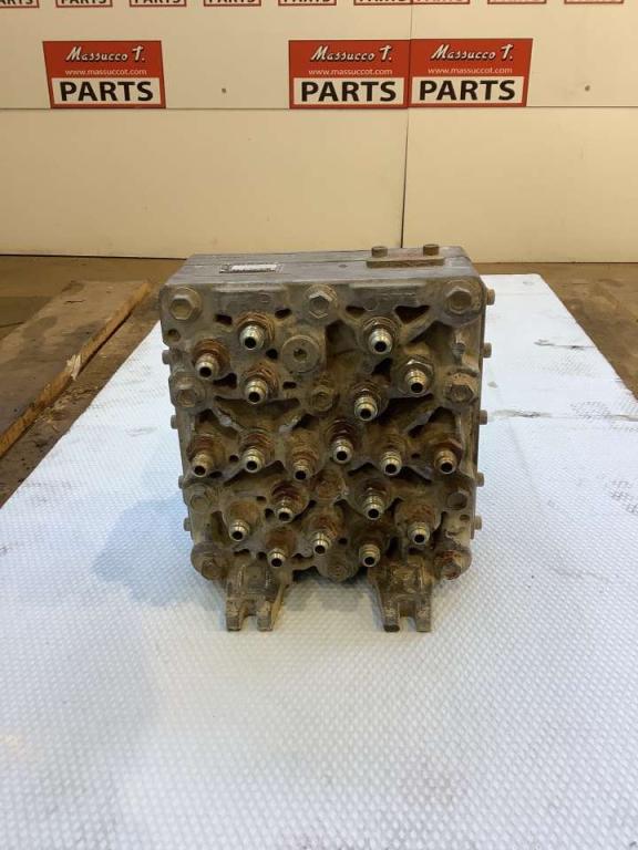 Main hydraulic distributor for Hitachi ZX280LCN-3 Photo 1