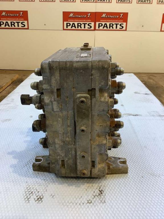 Main hydraulic distributor for Hitachi ZX280LCN-3 Photo 5