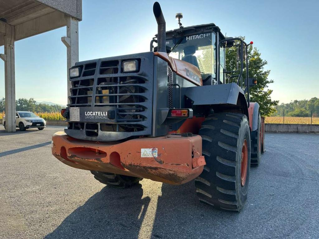 Hitachi ZW220 Photo 8