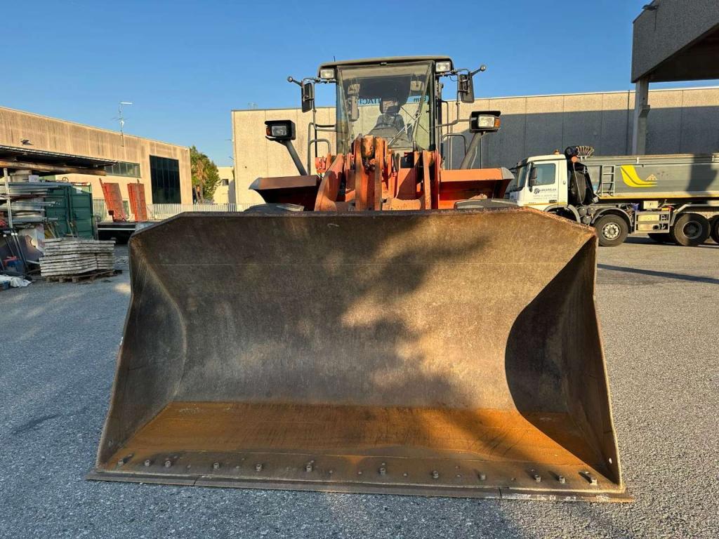 Hitachi ZW220 Photo 9