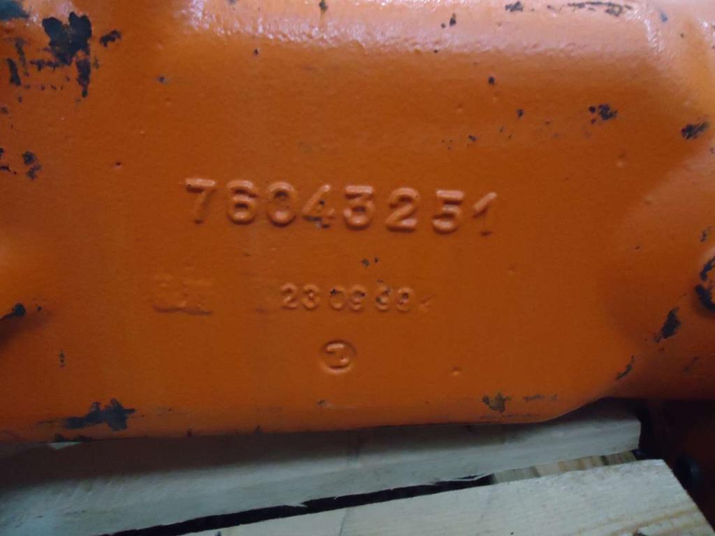 Front axle for Fiat Kobelco W270 Photo 14