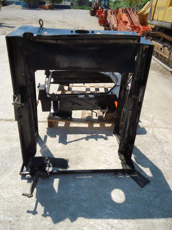 Radiator support for Fiat Kobelco/Fiat Hitachi W270 Photo 1