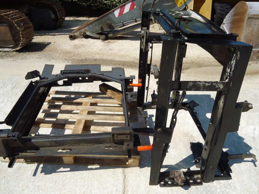 Radiator support for Fiat Kobelco/Fiat Hitachi W270 Photo 4