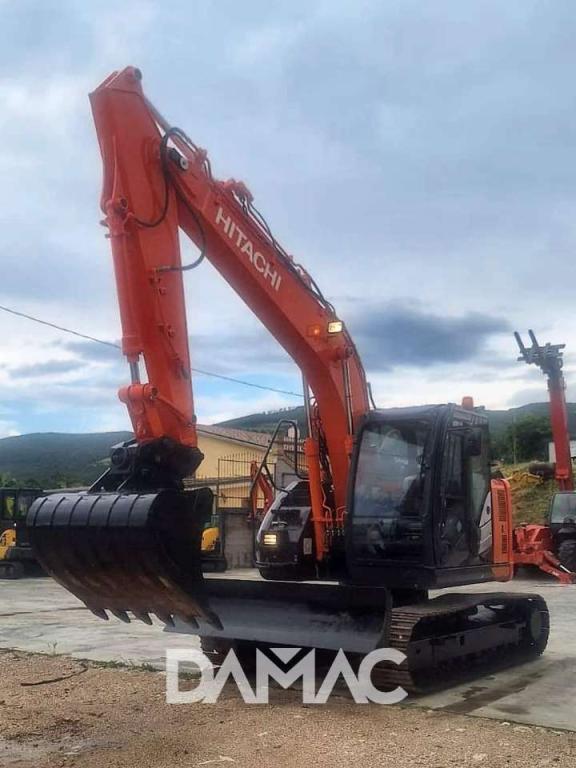 Hitachi ZX135US Photo 7