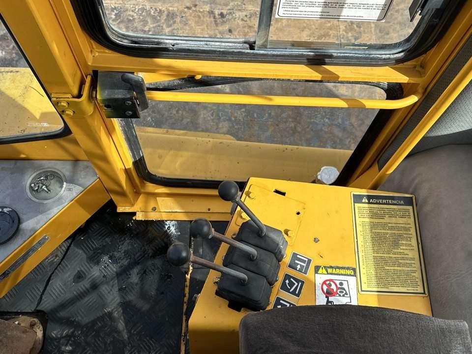 Caterpillar V225C Photo 13