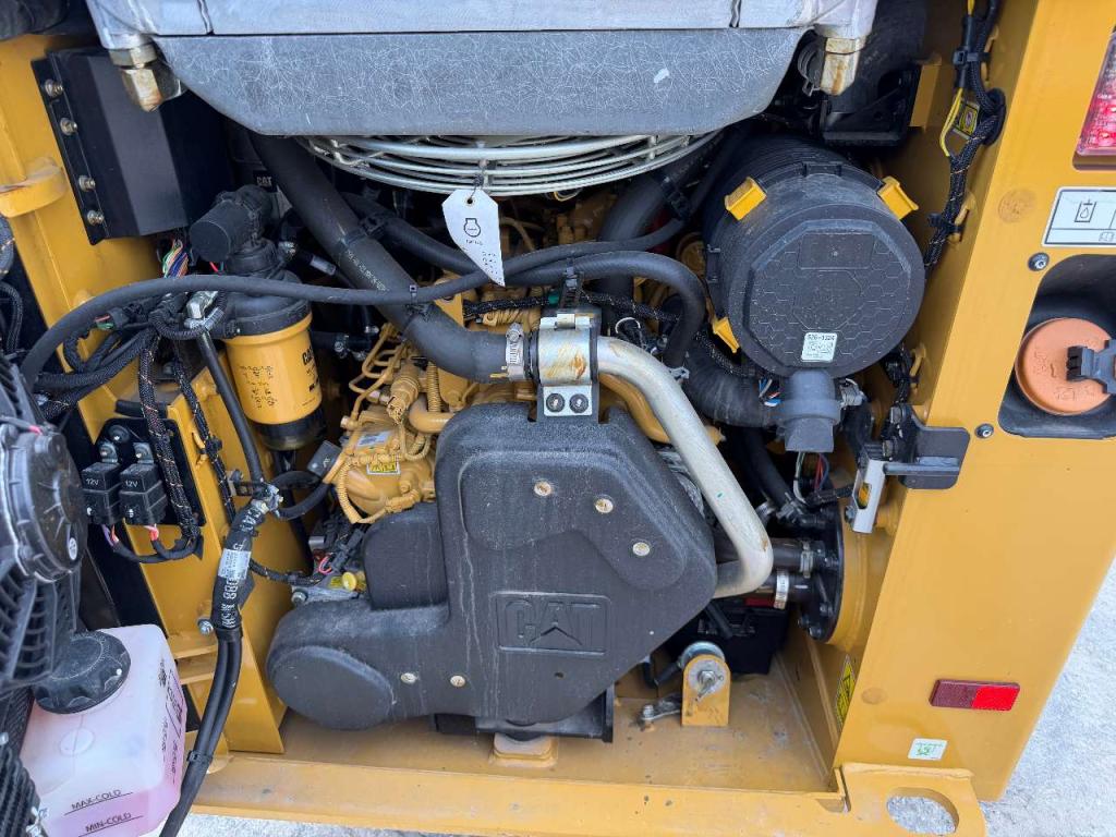 Caterpillar 226 D3 Photo 9
