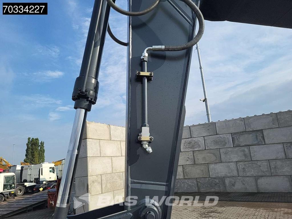 Hyundai R210 Photo 11