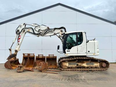 Liebherr R 914 Compact - 5 Buckets + Forks + Tooth / Triple sold by Boss Machinery