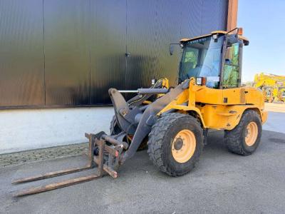 Volvo L30G sold by Smitma B.V.