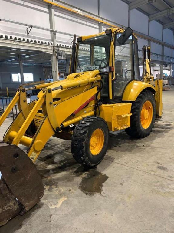 Komatsu WB93R.2 Photo 1