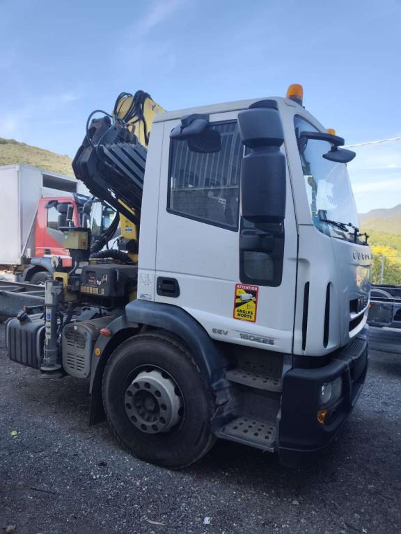 Iveco EUROCARGO 180E25K Photo 9